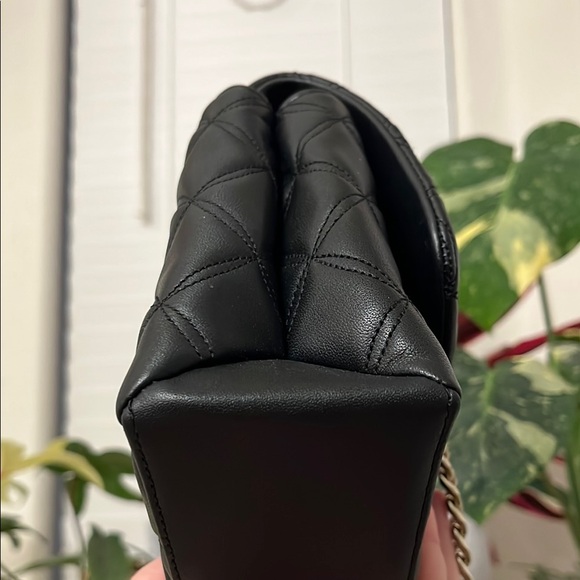 🚨SOLD ELSEWHERE🚨Kate Spade New York Black Quilted Shoulder Bag with Gold Chain - Picture 9 of 14